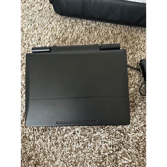 Audiovox Portable dvd player 6x8 inches black and carrying case - Picture 2 of 12